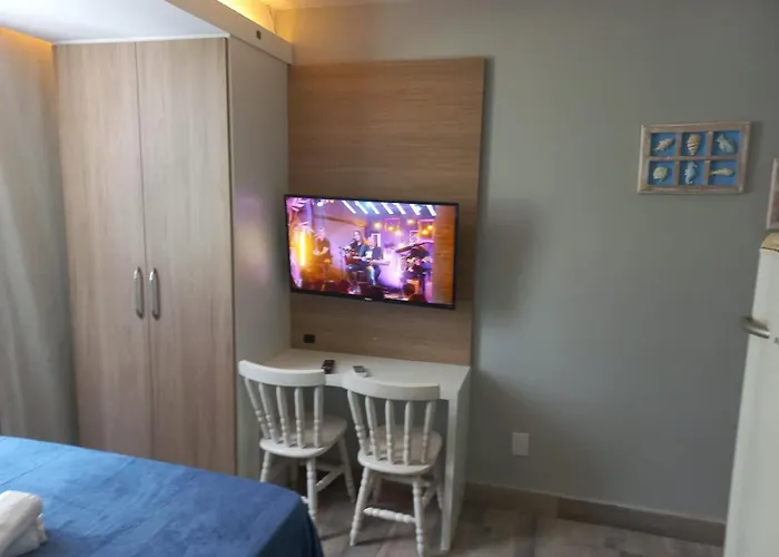 Flat Beverly Hills 101B